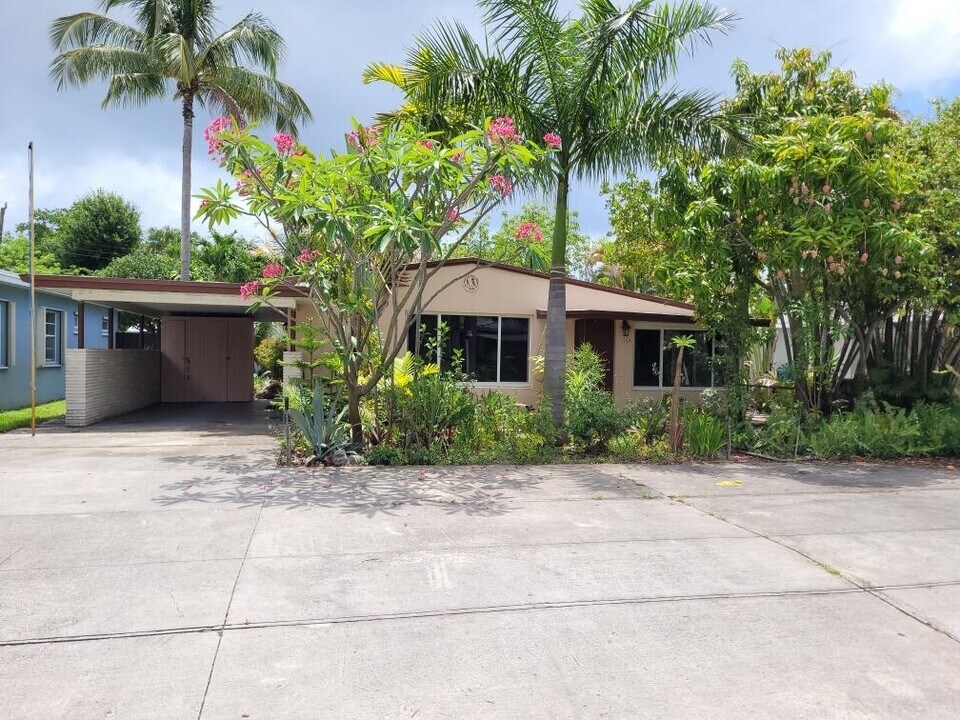 1724 NE 16th Terrace in Fort Lauderdale, FL - Building Photo