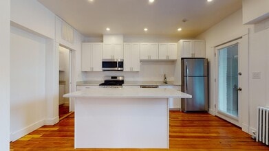 715 Centre St in Boston, MA - Building Photo - Building Photo