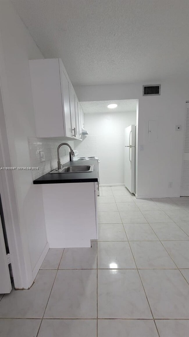 2042 NW 43 Terrace in Lauderhill, FL - Building Photo - Building Photo