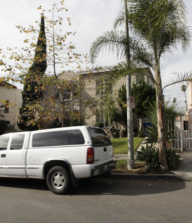 145-147 N Kenmore Ave in Los Angeles, CA - Building Photo - Building Photo