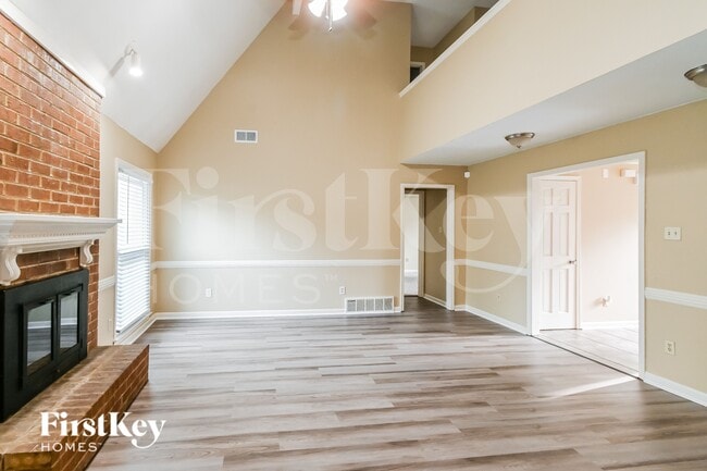 4957 Barrington Cove in Memphis, TN - Foto de edificio - Building Photo