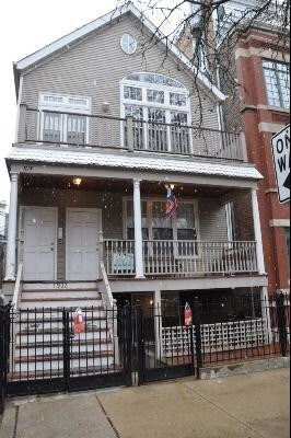 property at 1933 N Sedgwick St