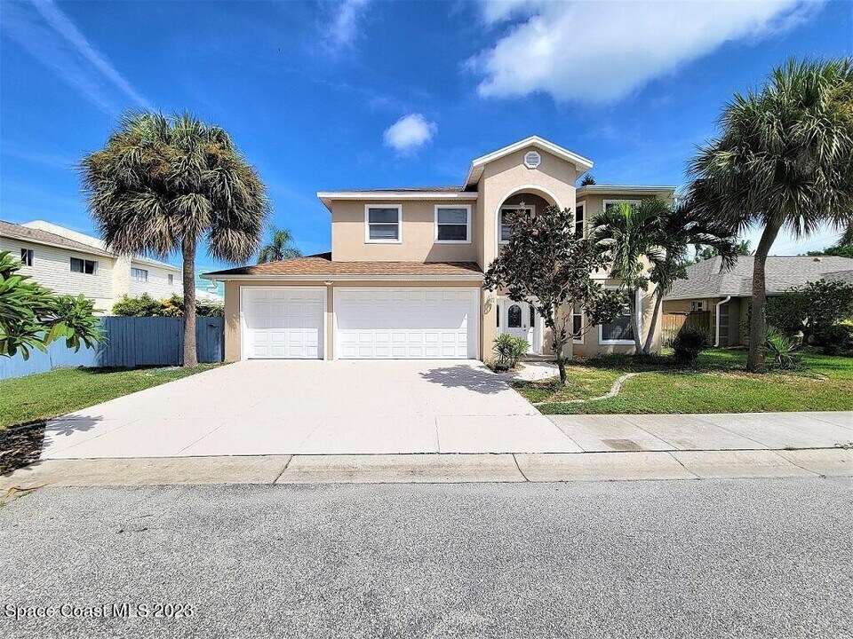 239 Corona Ave in Cocoa Beach, FL - Building Photo