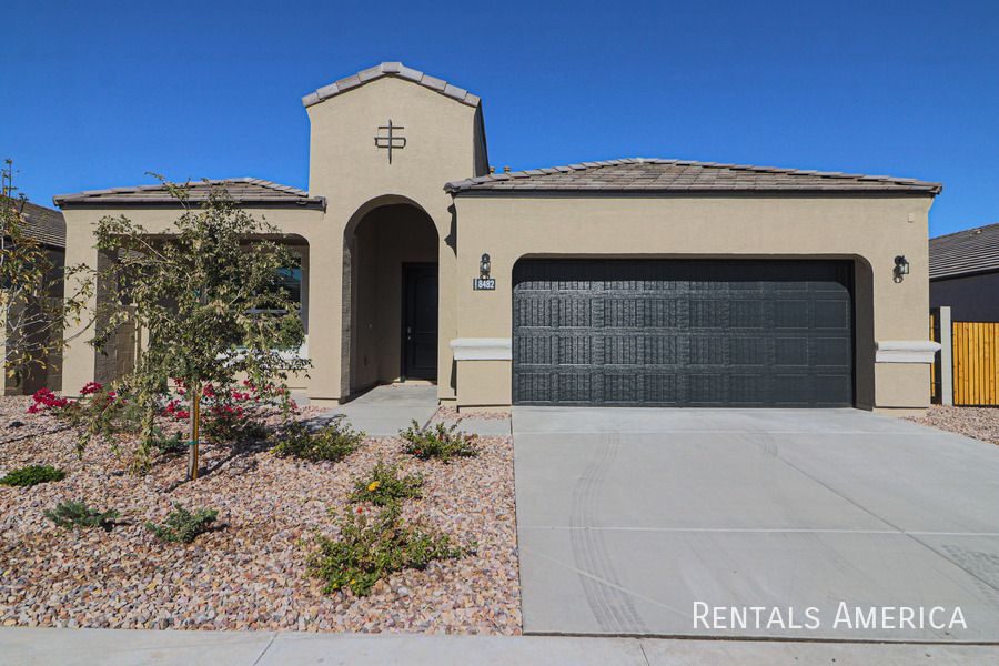 8482 W Sonoma Way in Florence, AZ - Building Photo