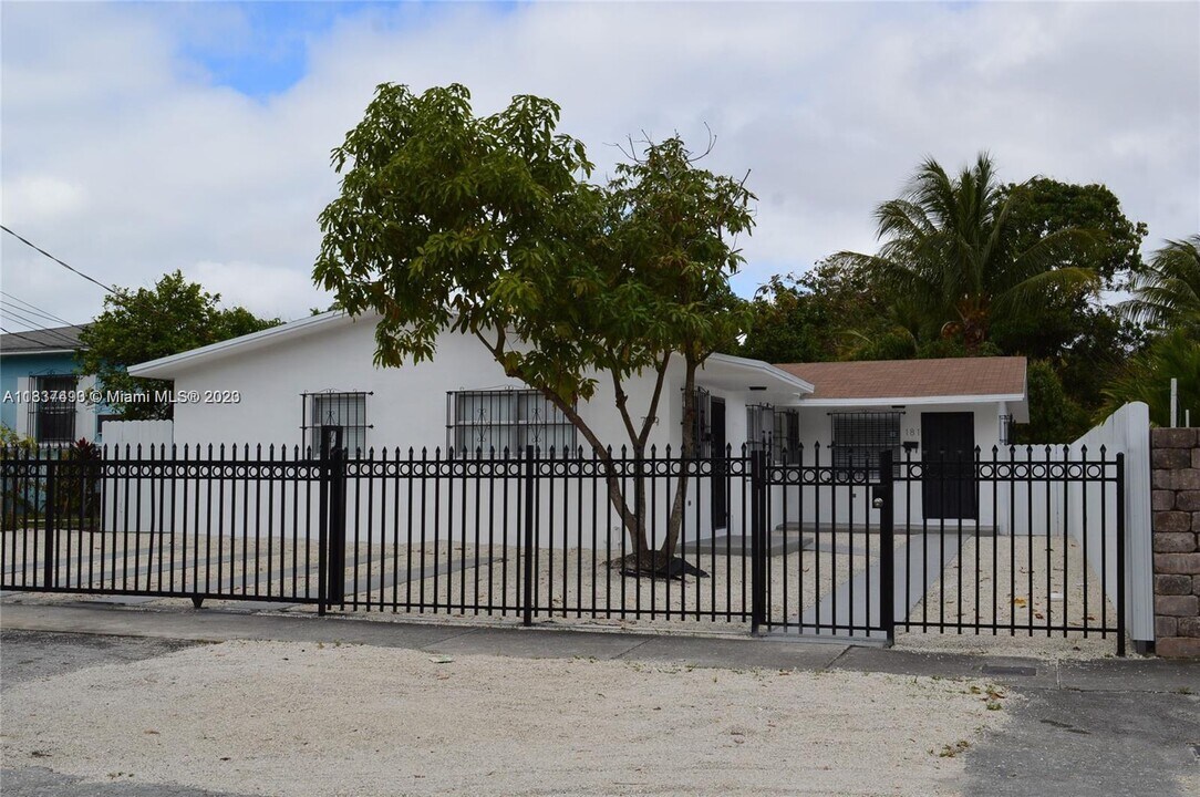 179 NW 69th St-Unit -0 in Miami, FL - Building Photo