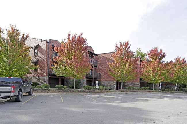 221 N Locust Ave in Fayetteville, AR - Foto de edificio - Building Photo