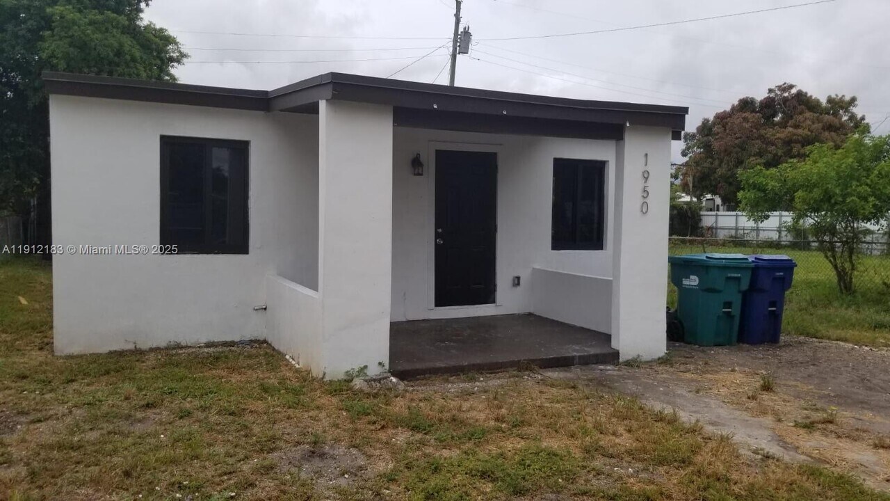 1950 Rutland St in Opa Locka, FL - Building Photo