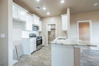 1624 Highland Loop in Guthrie, OK - Building Photo - Building Photo