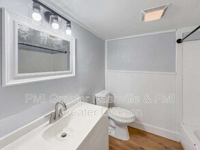 212.5 West End Ave in Dickson, TN - Building Photo - Building Photo