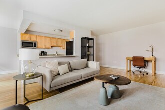 50 W 97th St in New York, NY - Foto de edificio - Building Photo