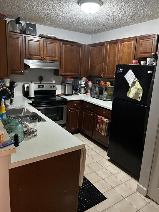 351 Palm Way in Pembroke Pines, FL - Building Photo