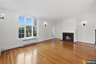 54 Pomander Walk in Ridgewood, NJ - Building Photo - Building Photo