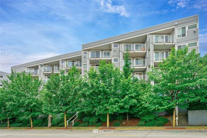 3318 30th Ave SW, Unit B 505 in Seattle, WA - Building Photo