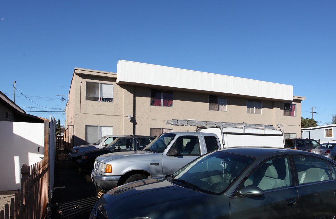 3738-3740 Van Dyke Ave in San Diego, CA - Building Photo