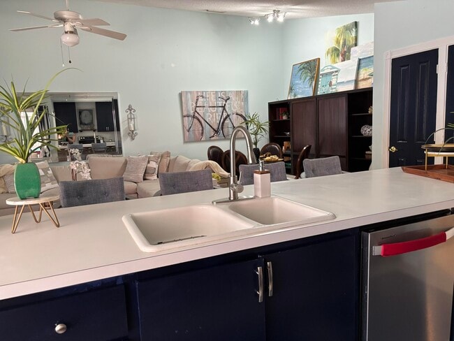 property at 7104 Geminata Oak Ct