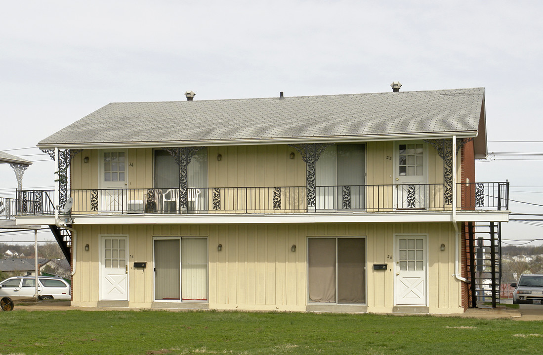 33-36 York Port Dr in Shiloh, IL - Foto de edificio