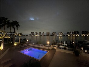 18000 N Bay Rd in Sunny Isles Beach, FL - Building Photo - Building Photo