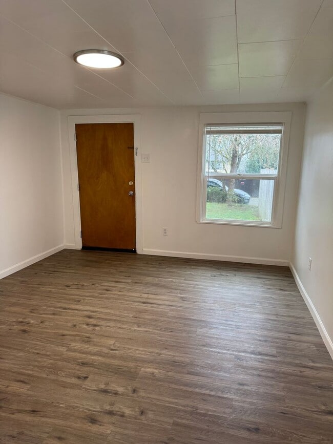 1508 NW Eden St in Roseburg, OR - Building Photo - Building Photo