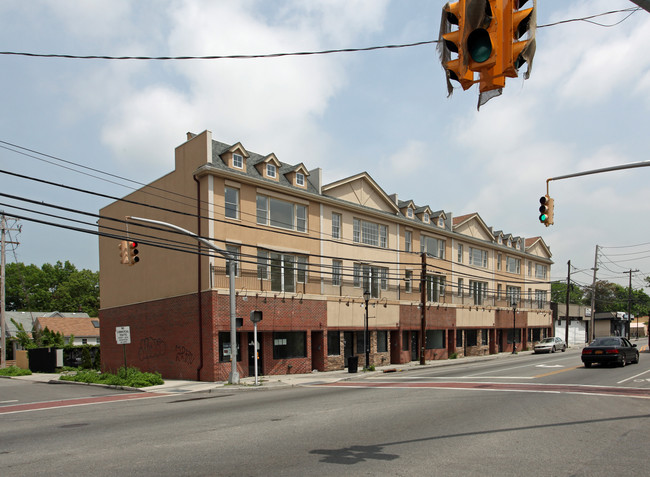 839 Prospect Ave in Westbury, NY - Building Photo - Building Photo