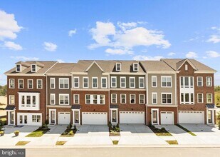 42939 Running Creek Square in Leesburg, VA - Building Photo - Building Photo