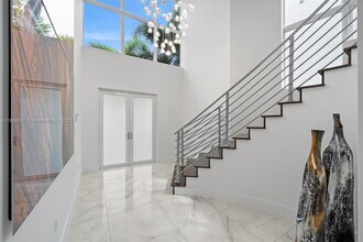 9730 NW 75th Terrace in Doral, FL - Building Photo - Building Photo
