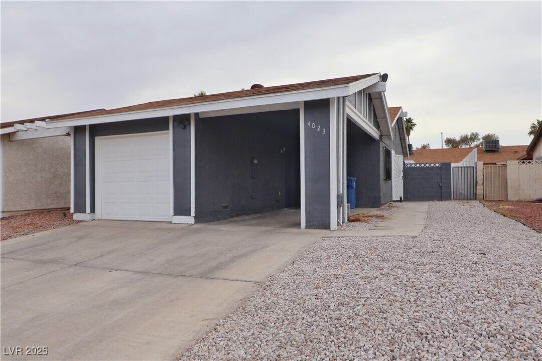 4023 Cll Del Sol in Las Vegas, NV - Building Photo