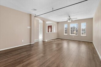 16218 Bunker Ridge Rd in Houston, TX - Foto de edificio - Building Photo