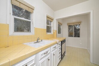 430 S Oakhurst Dr in Beverly Hills, CA - Foto de edificio - Interior Photo