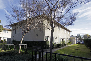 4721 Canoga St Apartments