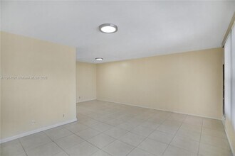 13250 SW 4th Ct in Pembroke Pines, FL - Foto de edificio - Building Photo