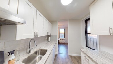 35-20 Leverich St in Queens, NY - Building Photo - Building Photo