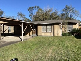 5939 Belarbor St in Houston, TX - Building Photo