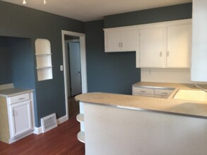 17210 Mapleboro Ave in Maple Heights, OH - Foto de edificio - Building Photo