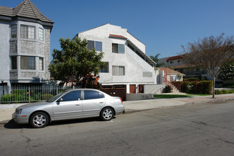 245 W Verdugo Ave in Burbank, CA - Building Photo - Building Photo