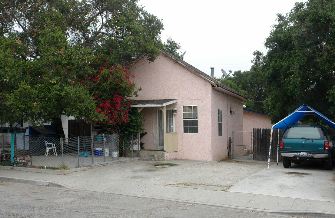 531 Sycamore St in Santa Paula, CA - Building Photo