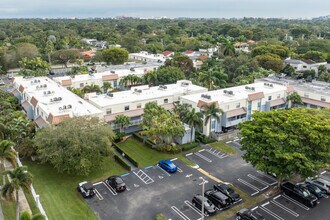 Sunwood Condominium in Miami, FL - Foto de edificio - Building Photo