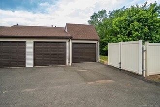 241 S Water St in East Windsor, CT - Building Photo - Building Photo