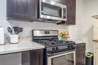 Room in Duplex on Washington St in Austell, GA - Building Photo - Building Photo