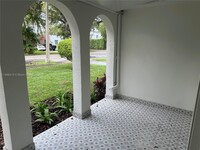 517 Navarre Ave in Coral Gables, FL - Foto de edificio - Building Photo