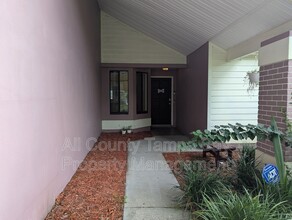 12032 Steppingstone Blvd in Tampa, FL - Building Photo - Building Photo