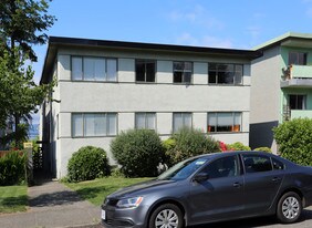 2435 W 2nd Ave in Vancouver, BC - Building Photo