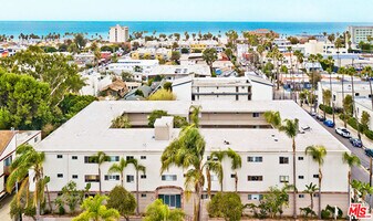 2002 4th St in Santa Monica, CA - Building Photo