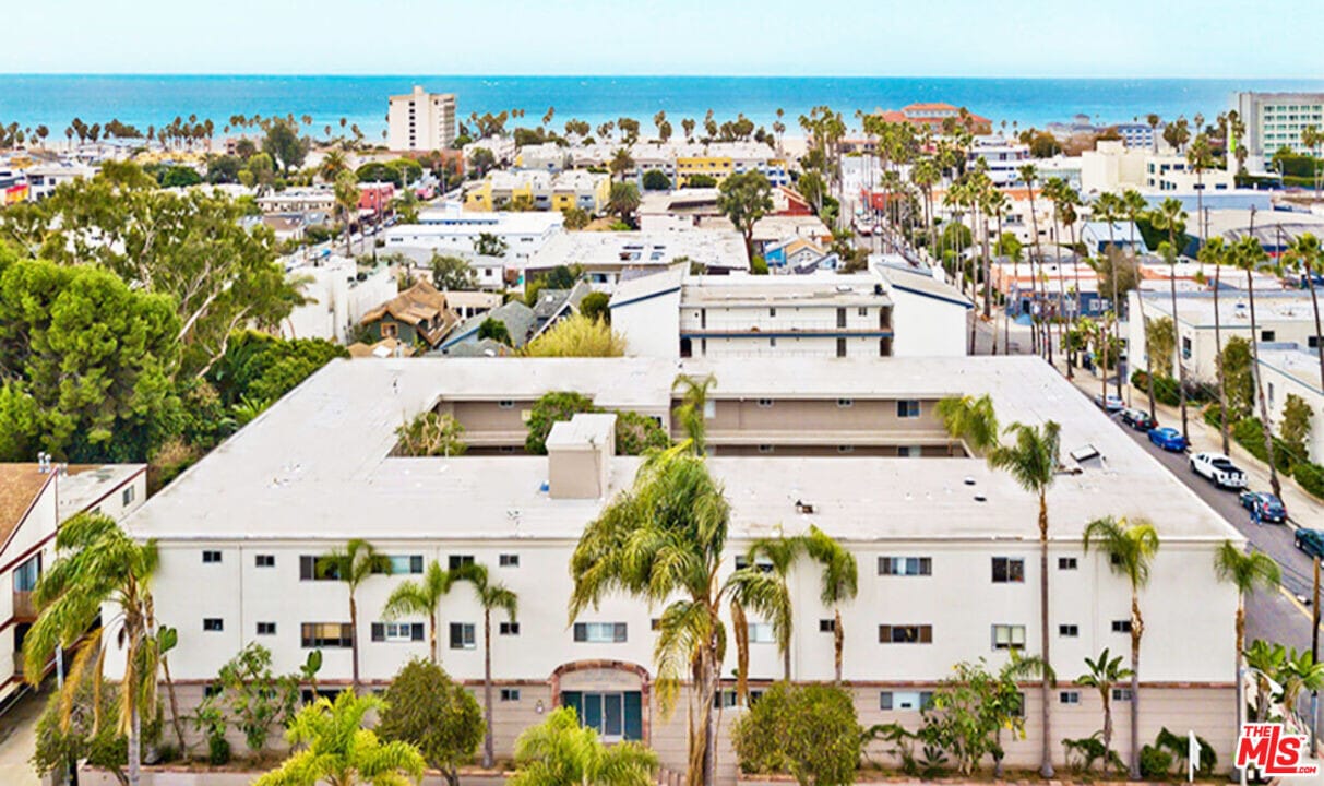 2002 4th St in Santa Monica, CA - Foto de edificio