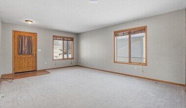 5191 W Lanark Dr in Grand Forks, ND - Building Photo - Building Photo