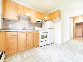 Acadia Apartments in Edmonton, AB - Building Photo - Building Photo