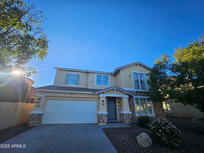 property at 3216 S Cottonwood Dr