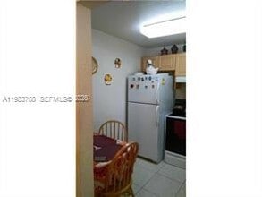 9320 Fontainebleau Blvd in Miami, FL - Building Photo - Building Photo