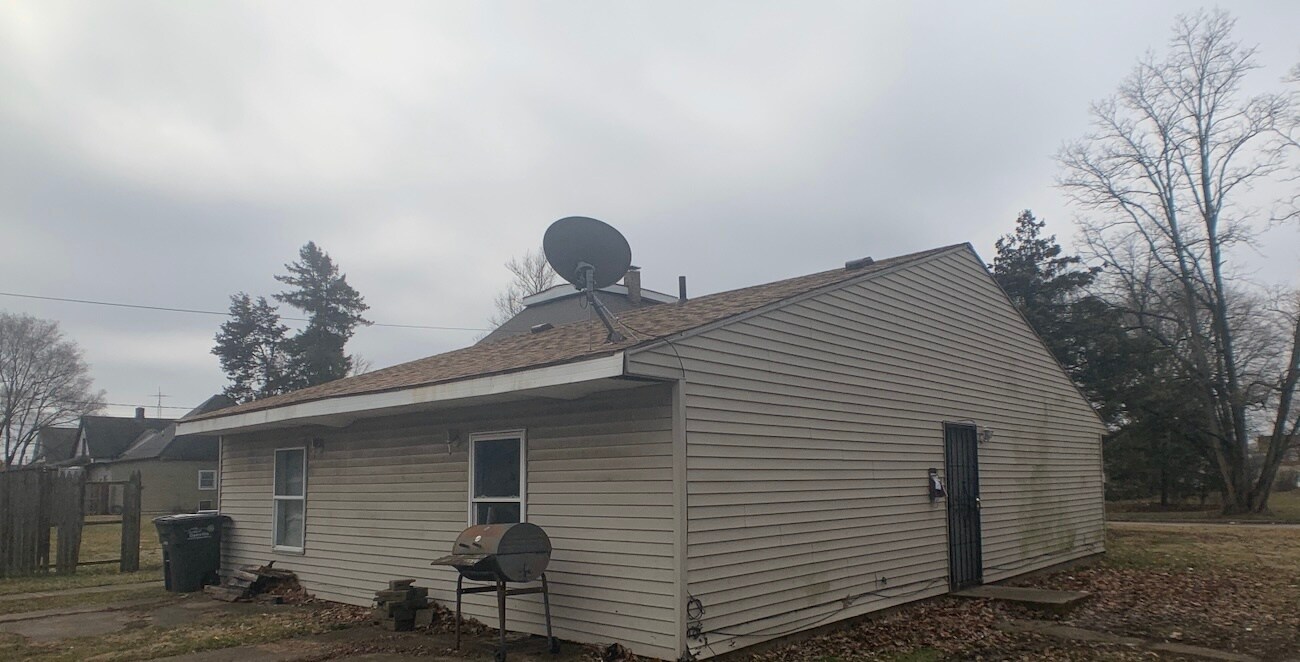 21 Indiana St in Danville, IL - Building Photo