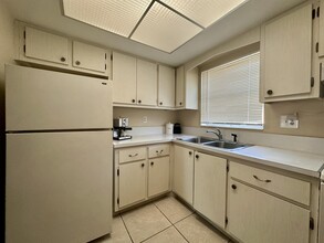 2842 Crosley Dr W in West Palm Beach, FL - Foto de edificio - Building Photo