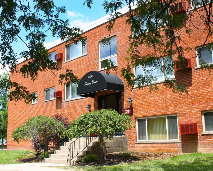 Crown Court Apartments in Florence, KY - Building Photo